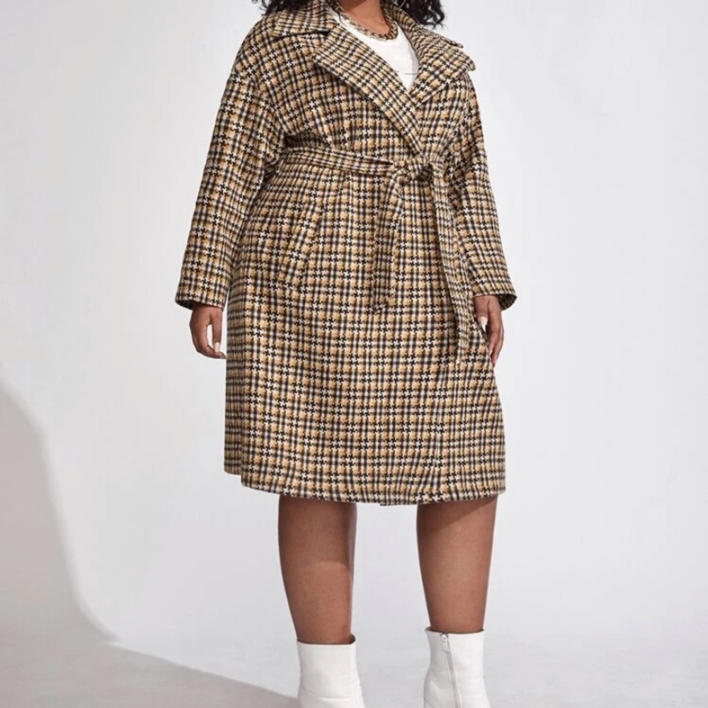 SHEIN Plus Plaid Print Slant Pocket Belt Overcoat